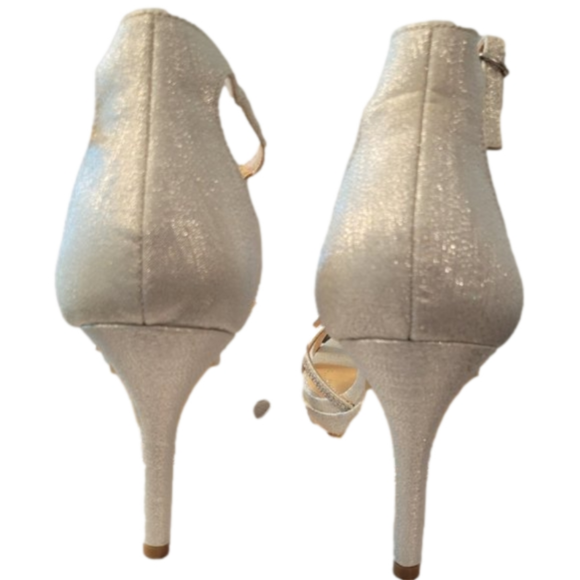 WOMENS BADGLEY MISCHKA AMERICAN GLAMOUR SILVER GLITTER HEELS - NEW WITH BOX!!! - Picture 5 of 15